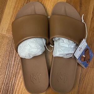 BNWT Malvados Slaya - Sienna size 10/11 slides
